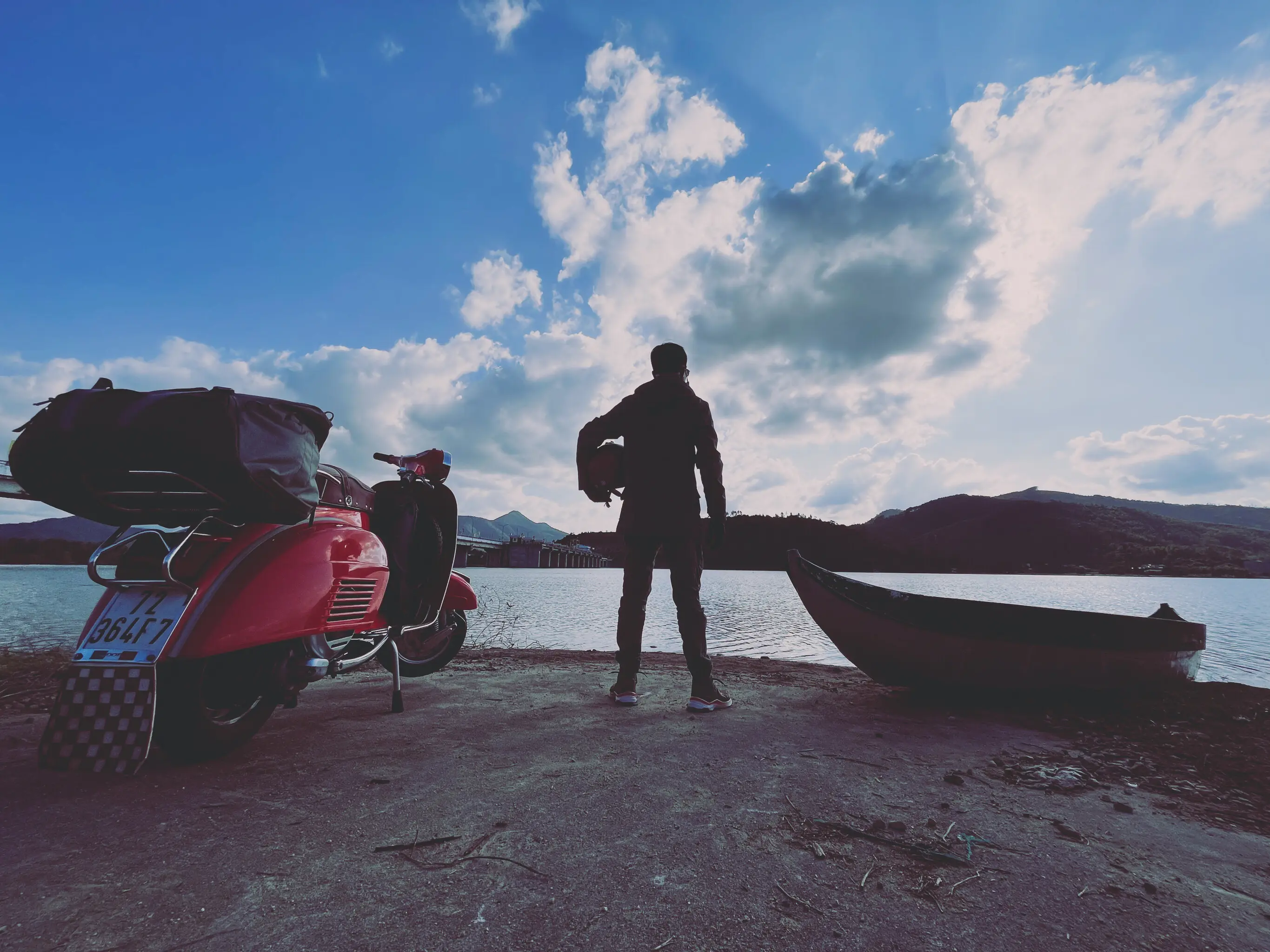 Đây là một đập nước ở Bình Định Vespa touring at Binh Dinh