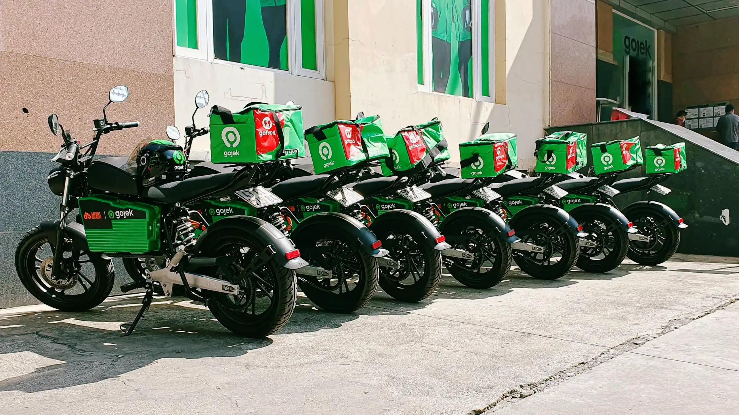 Những chiếc Datbike mặc áo Gojek