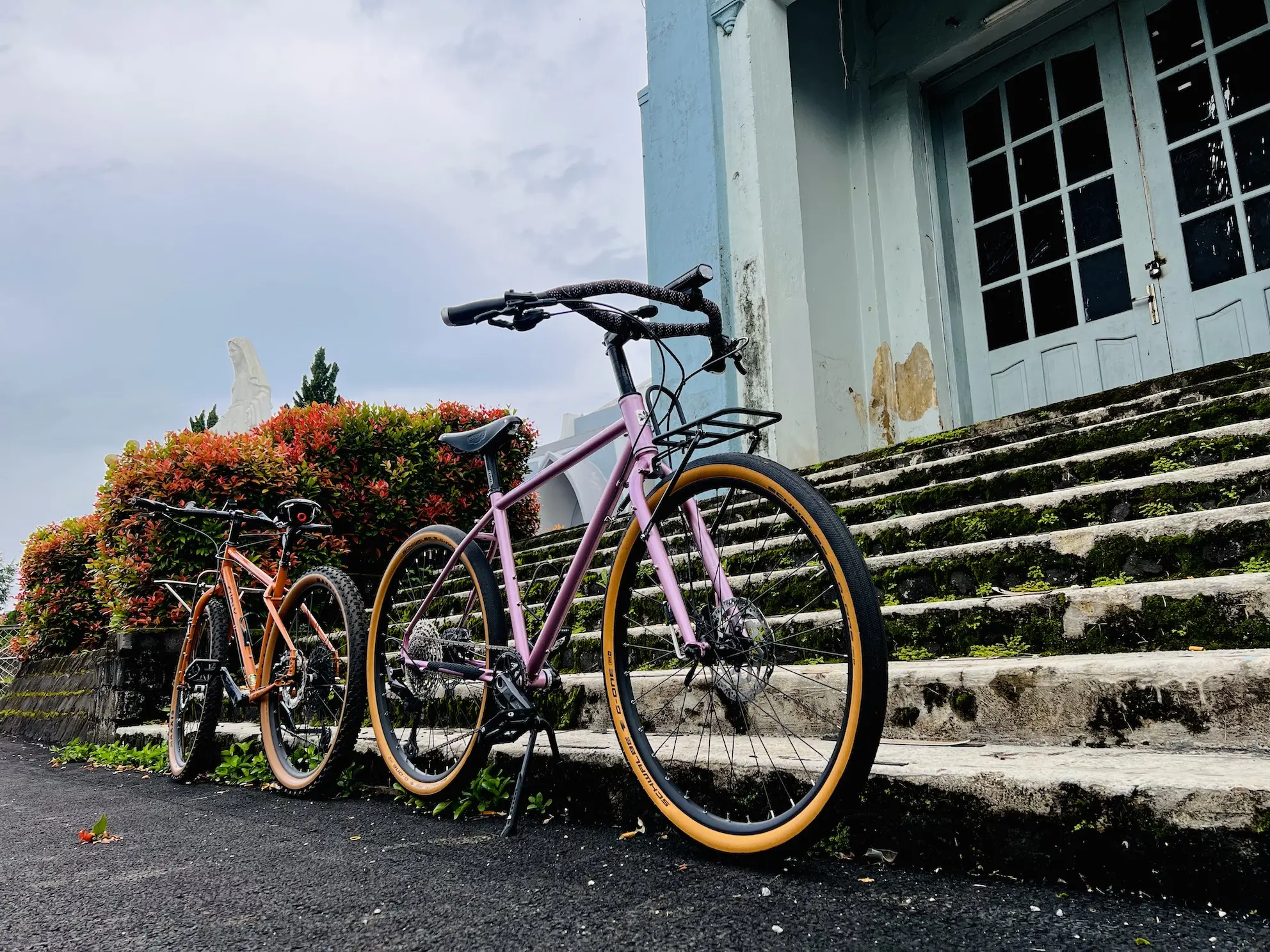 Hai đứa cũng chịu khó đi dữ lắm pink & orange bikes