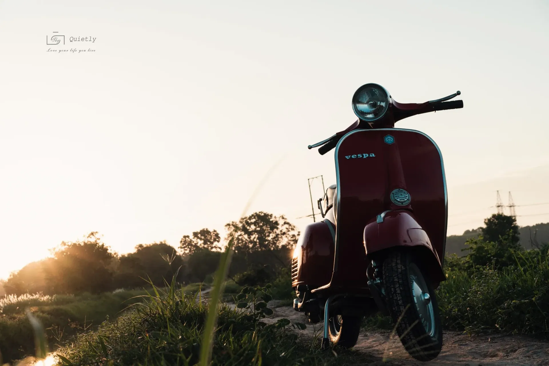 Bình minh bên chiếc Vespa Sprint Veloce